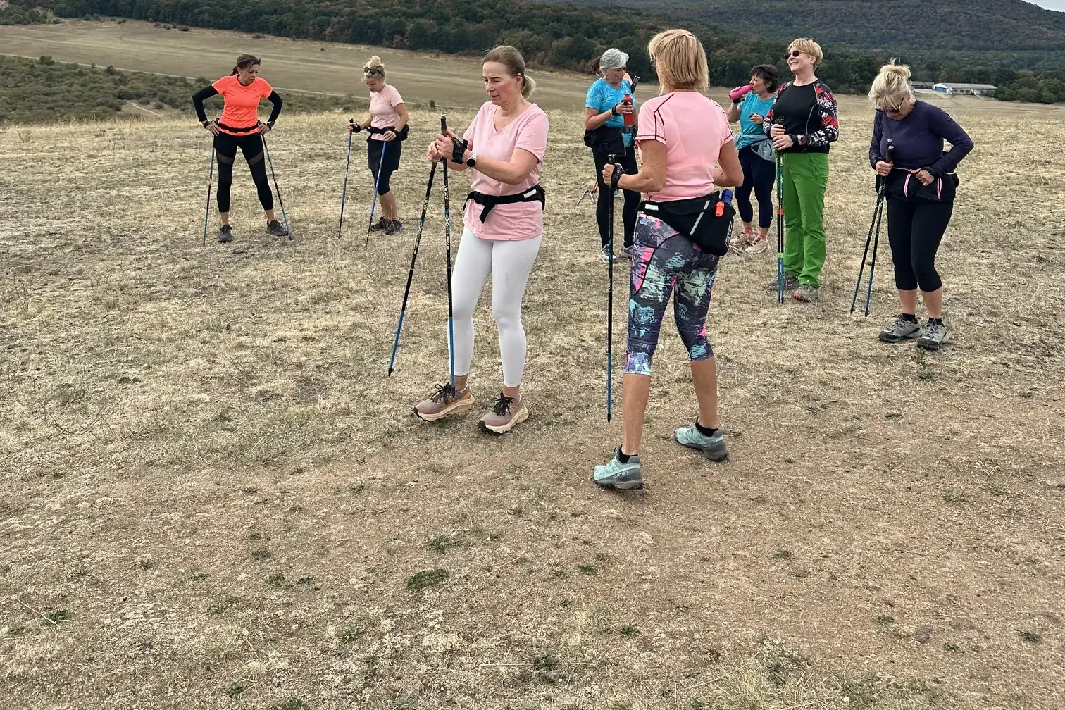 Nordic walking <strong>magánedzések</strong> 3 Nordic walking edzés botokkal a mezőn